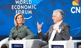 Mary Callahan Erdoes (JP Morgan) und Sergio P. Ermotti (UBS) am WEF 2024. (Bild:  World Economic Forum/ Greg Beadle, zVg)