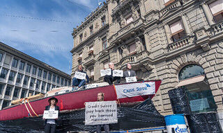 Demonstration vor dem Hauptsitz der Credit Suisse (Bild: Collectif BreakFree, Media)