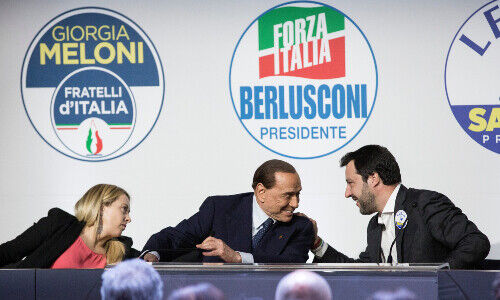 Giorgia Meloni, Silvio Berlusconi e Matteo Salvini (da sinistra, immagine: Shutterstock)
