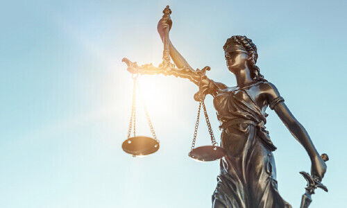 Justitia (Bild: Shutterstock)