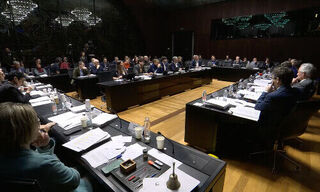 Die Medienkonferenz der PUK vom Freitag in Bern. (Bild: Schreenshot YouTube)